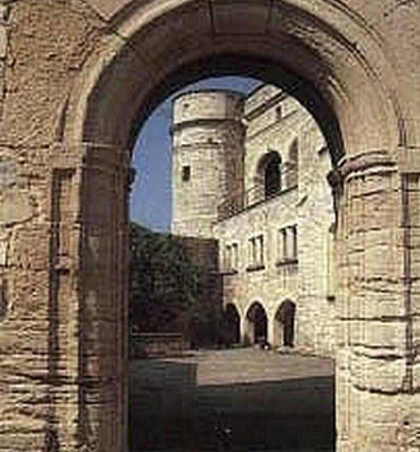 CHÂTEAU DU BARROUX porte (original)